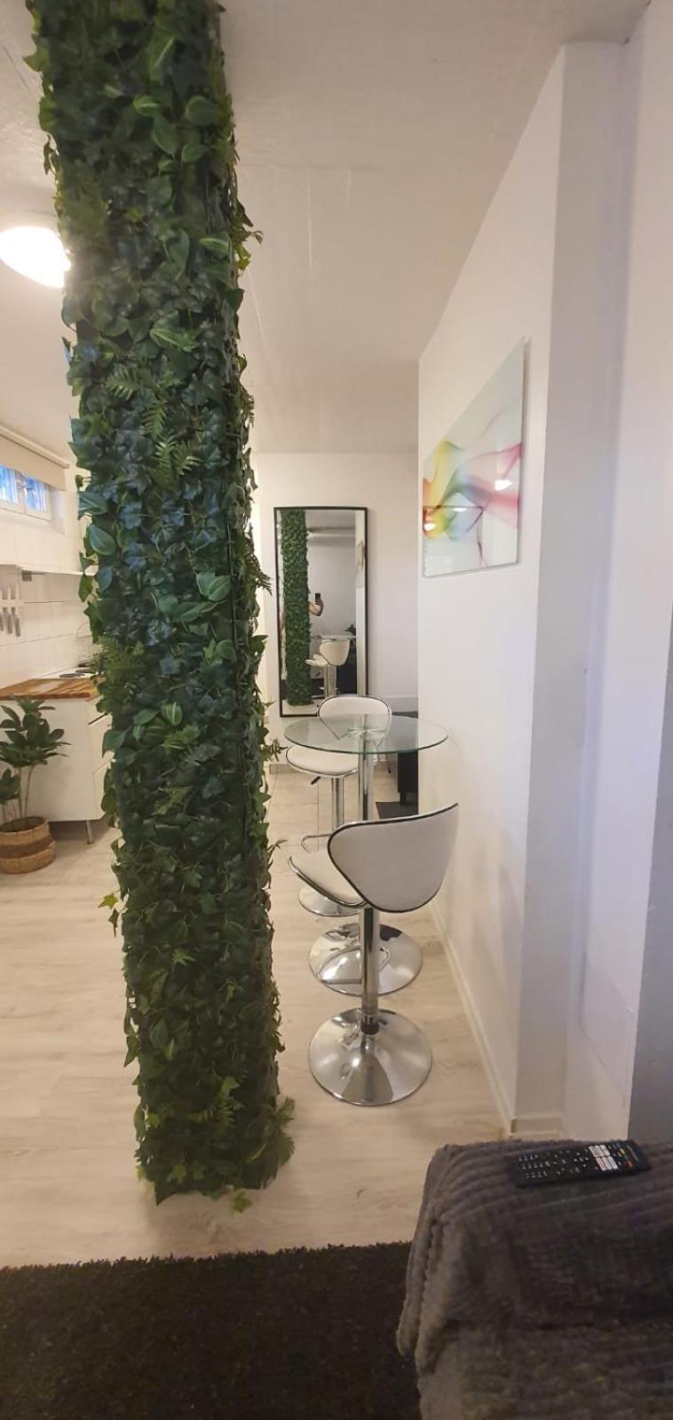 Beautiful Basement Apartment, Very Private And Close To The Metro Стокгольм Экстерьер фото