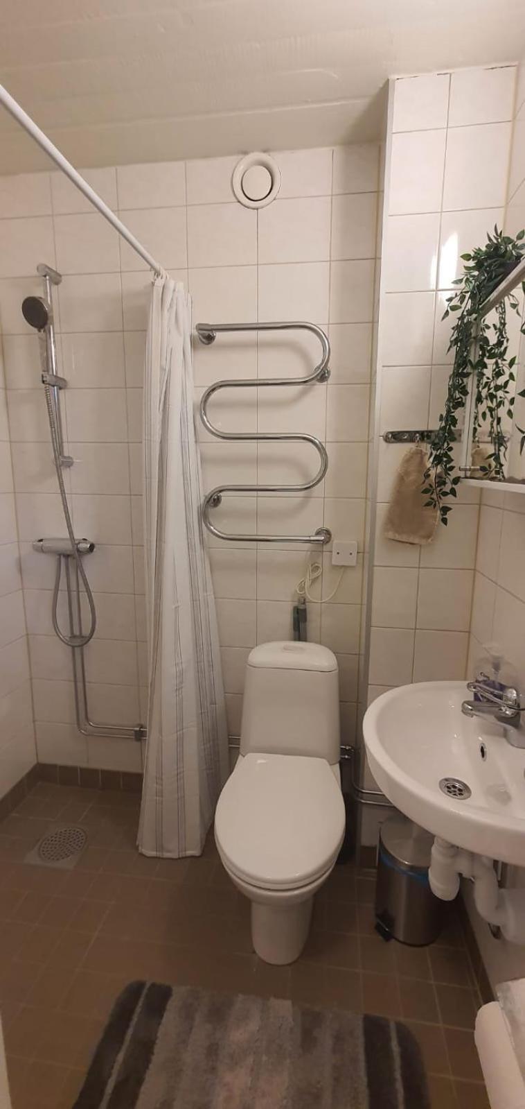Beautiful Basement Apartment, Very Private And Close To The Metro Стокгольм Экстерьер фото