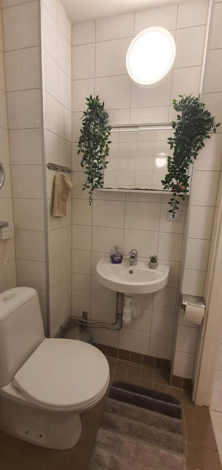 Beautiful Basement Apartment, Very Private And Close To The Metro Стокгольм Экстерьер фото