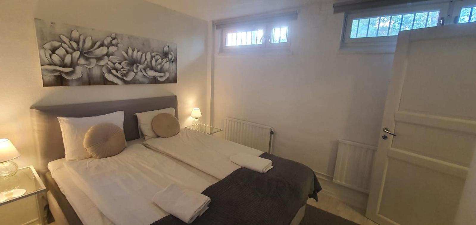 Beautiful Basement Apartment, Very Private And Close To The Metro Стокгольм Экстерьер фото
